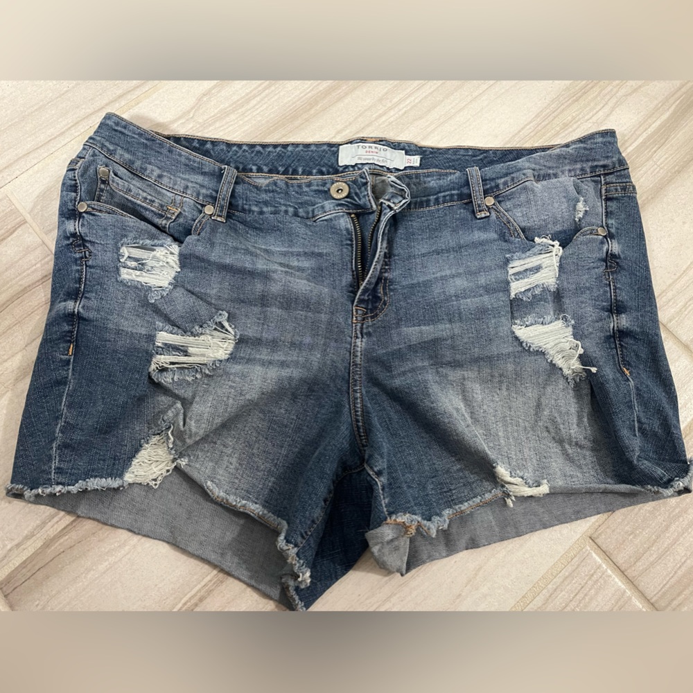 Torrid size 22W plus size ”cut off” style shorts.